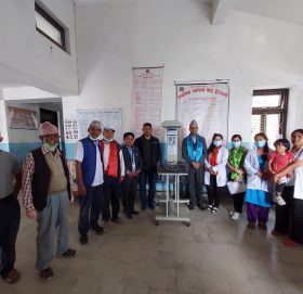 ज्योति विकास बैंकद्धारा देउराली प्राथमिक स्वास्थ्य केन्द्रलाई सहयोग