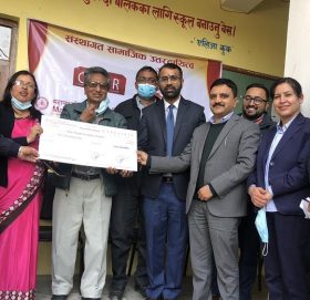 महालक्ष्मी विकास बैंकद्वारा नन्दी माध्यमिक विद्यालयलाई आर्थिक सहयोग