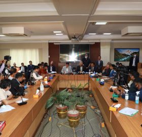 तथ्यहरु भन्छन्– मुलुकको अर्थतन्त्र जोखिममा छैन