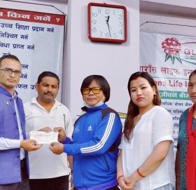 गुँरास लाइफले गर्यो सुमनका आफन्तलाई मृत्यु दाबी भुक्तानी