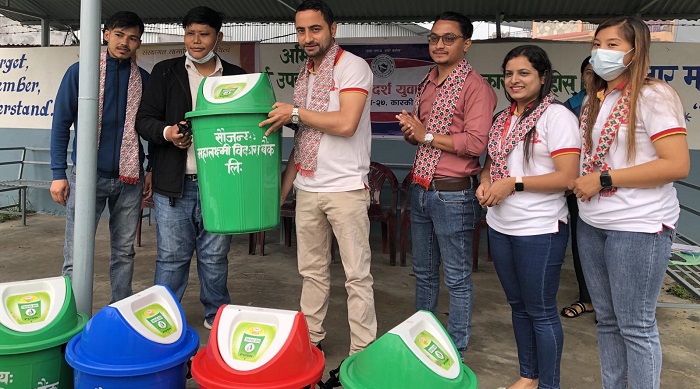 महालक्ष्मी विकास बैंकद्धारा डस्टविन हस्तान्तरण