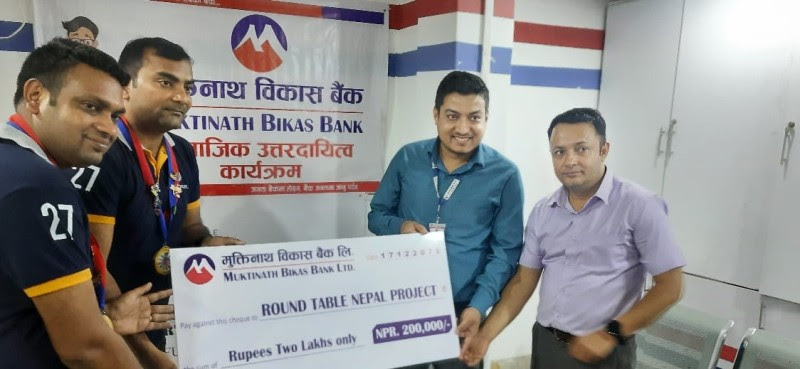 मुक्तिनाथ विकास बैंकद्वारा विद्यालयलाई आर्थिक सहयोग