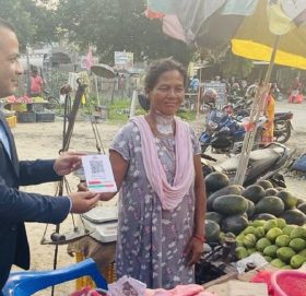 सुनसरीको झुम्कामा सेञ्चुरी बैंकद्वारा १०८ वटा क्यूआर वितरण