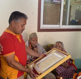 महालक्ष्मी विकास बैंकद्वारा संस्कृतिविद सत्यमोहन जोशीलाई सम्मान