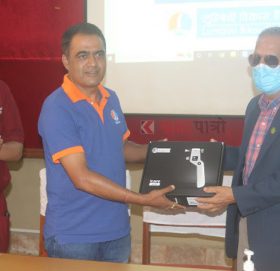 लुम्बिनी विकास बैंकद्वारा लुम्बिनी आँखा अस्पताललाई मेडिकल उपकरण हस्तान्तरण