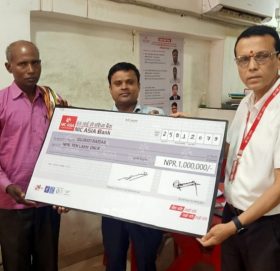 एनआईसी एशिया बैंकले गर्यो घातक रोगको १० लाख बीमा रकम भुक्तानी