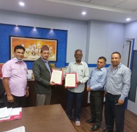 अजोड इन्स्योरेन्स कम्पनी र बटेश्वर गाउँपालिका कार्यालयबीच सम्झौता