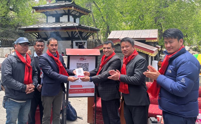 मुक्तिनाथलाई भेटी अब प्रभु बैंकको क्यूआर कोडबाट