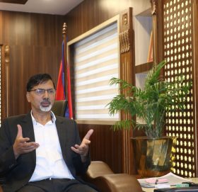 राष्ट्रको विरुद्ध मैले गद्दारी गरेको छैन, प्रमाणित गर्न चुनौती दिन्छु : अर्थमन्त्री शर्मा