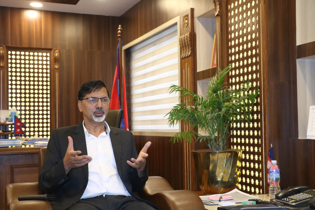 राष्ट्रको विरुद्ध मैले गद्दारी गरेको छैन, प्रमाणित गर्न चुनौती दिन्छु : अर्थमन्त्री शर्मा