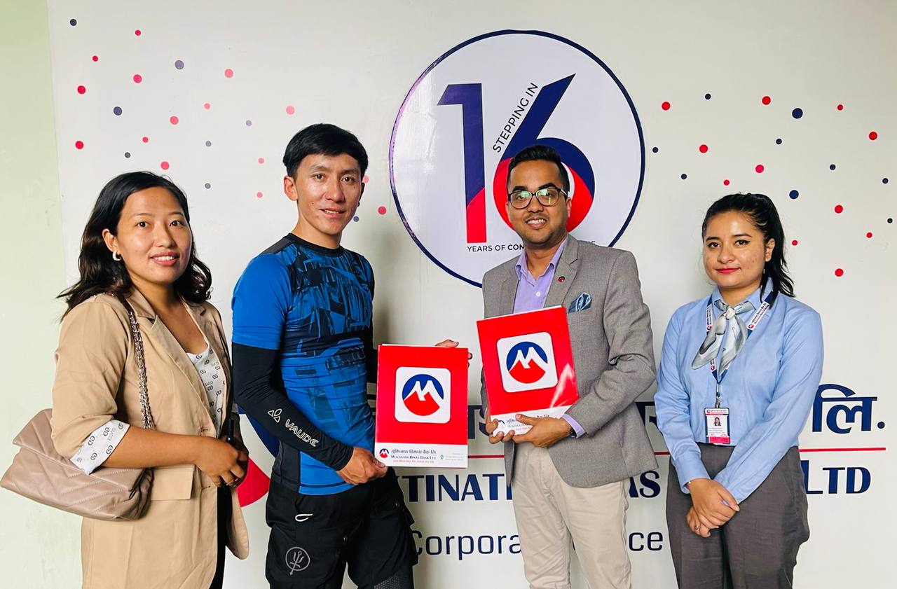 मुक्तिनाथ विकास बैंक र पर्वातारोही लाक्पा देण्डी शेर्पाबीच सेवा सुविधाको प्रचार सम्बन्धी सम्झौता