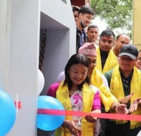 माछापुच्छ्रे बैंकद्वारा प्रसिद्ध हलेसी मन्दिरलाई भक्तजन गन्ने मेसिन हस्तान्तरण