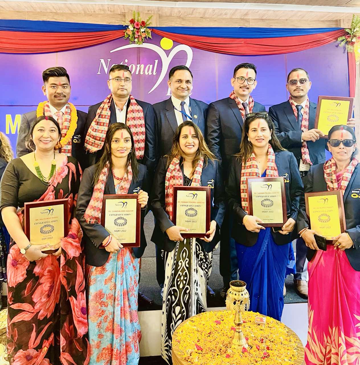 नेशनल लाइफ इन्स्योरेन्सले एमडीआरटी बिजेता अभिकर्तालाई सम्मान