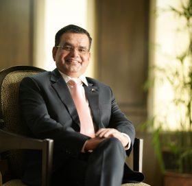 नवनियुक्त प्रमुख कार्यकारी अधिकृत ज्ञानेन्द्र प्रसाद ढुङ्गानाद्धारा पदभार ग्रहण