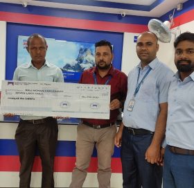 माछापुच्छ्रे बैंकद्धारा दुर्घटना बीमा वापत ग्राहकलाई ७ लाख बीमा रकम हस्तान्तरण