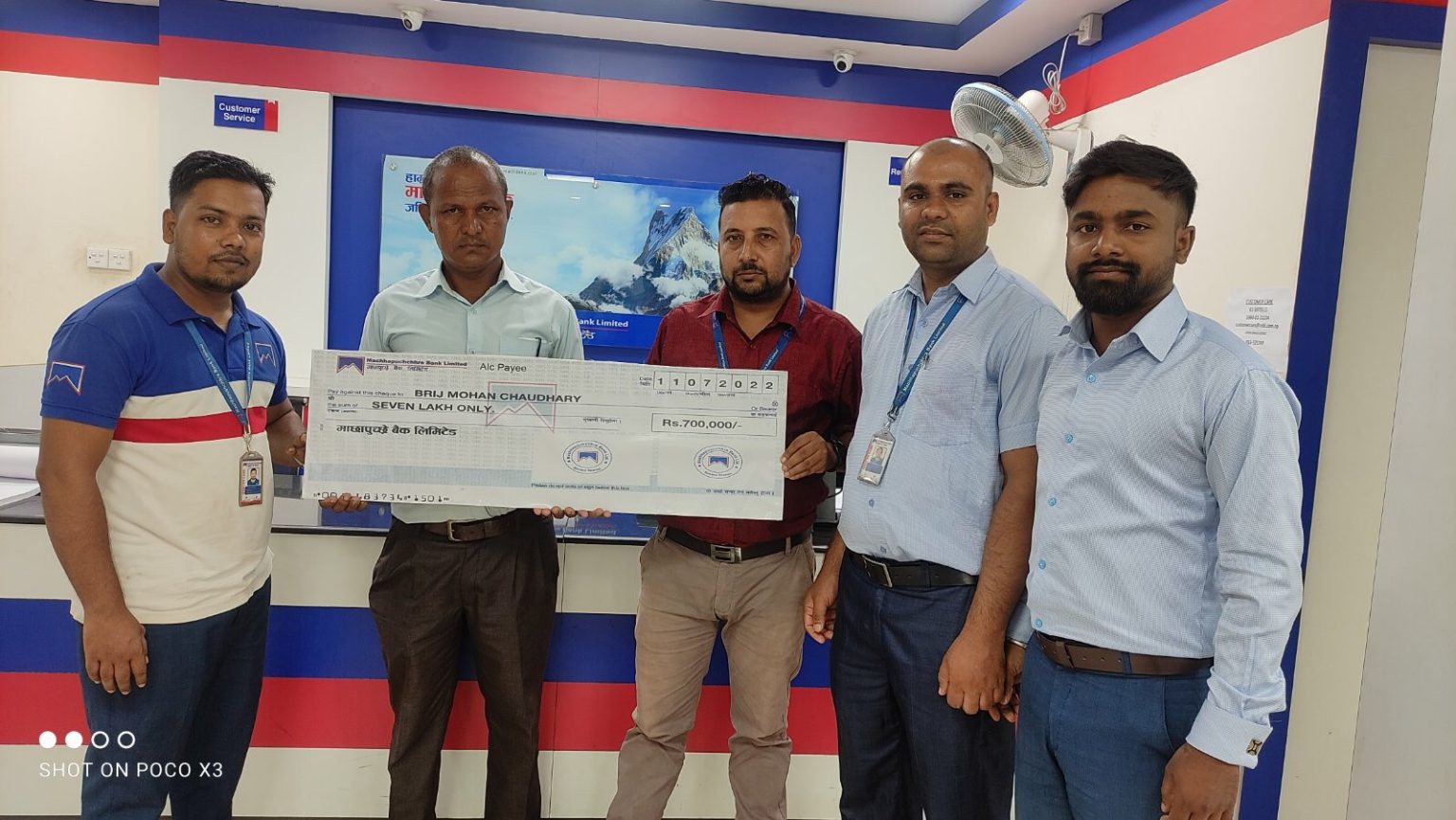 माछापुच्छ्रे बैंकद्धारा दुर्घटना बीमा वापत ग्राहकलाई ७ लाख बीमा रकम हस्तान्तरण