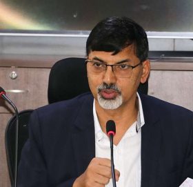 संसदमा सम्बोधन गर्दै अर्थमन्त्री शर्माले दिए राजीनामा