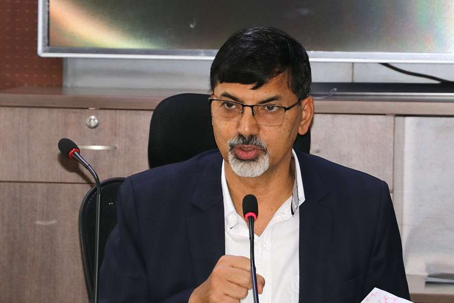 संसदमा सम्बोधन गर्दै अर्थमन्त्री शर्माले दिए राजीनामा