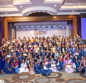 सिटिजन लाइफको ‘सिटिजन लिडर्स नाइट–२०२२’ मा उत्कृष्ट लिडर्सहरु सम्मानित