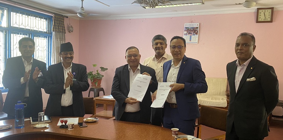 हिमालयन बैंकको नगद संकलन काउन्टर कान्ति बाल अस्पतालमा