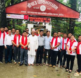 सनराइज बैंकद्वारा पाथीभरामा पोर्टेबल शौचालय र डिजिटल स्क्रोलिङ बोर्ड प्रदान