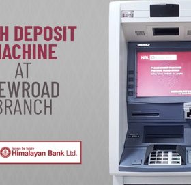 हिमालयन बैंकको न्यूरोड शाखामा मेसिनले पैसा जम्मा गर्ने