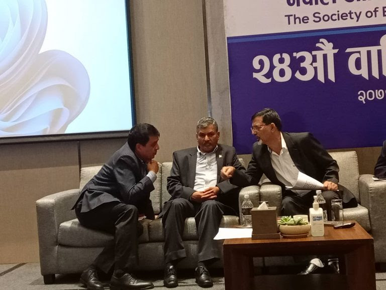 सरकारले होसियारी अपनाएकाले देश श्रीलंका हुनबाट जोगियोः अर्थमन्त्री शर्मा