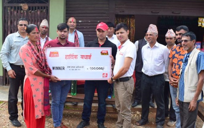 डिशहोममा रिचार्ज गर्दा रोमलाल अधिकारीले पाए एक लाख पैसा