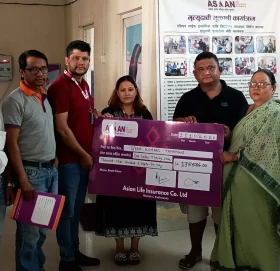 एशियन लाइफद्वारा १ लाख ३५ हजार रुपैयाँ मृत्यु दाबी भुक्तानी