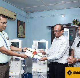 सिद्धार्थ बैंकले कोशी अस्पताललाई ३ थान हेमोडायलाइसीस मेसिन दियो