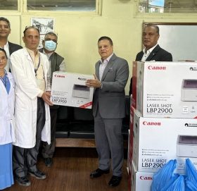 हिमालयन बैंकद्धारा शिक्षण अस्पताललाई सहयोग