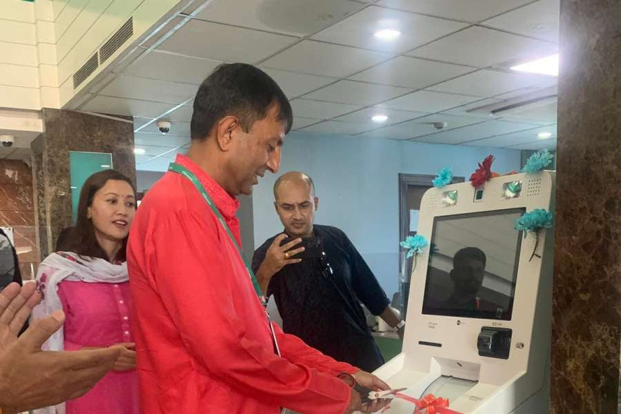 सिटिजन्स बैंकले लक्ष्मी पूजाको दिन सुरु गर्यो मेसिनमार्फत नगद जम्मा गर्ने सेवा