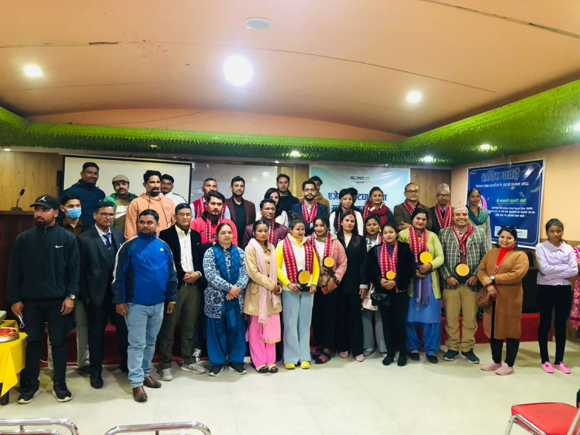 रिलायन्स लाइफ इन्स्योरेन्सद्वारा धनगढीमा सम्मान