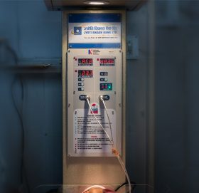 ज्योति विकास बैंकद्वारा ६ वटा अस्पताललाई बेबी वार्मर प्रदान