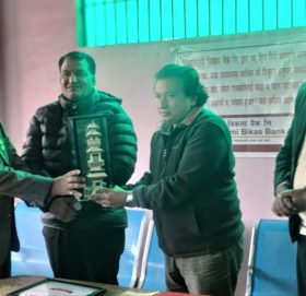 महालक्ष्मी विकास बैंकद्वारा छात्रवृत्ती वितरण