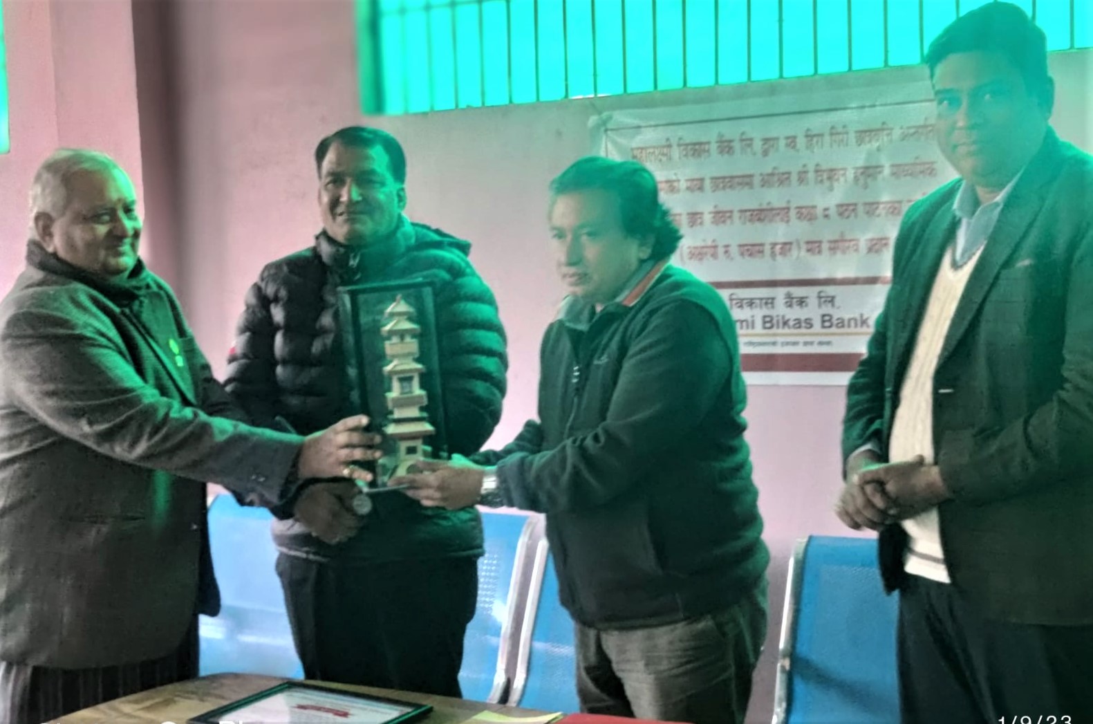 महालक्ष्मी विकास बैंकद्वारा छात्रवृत्ती वितरण