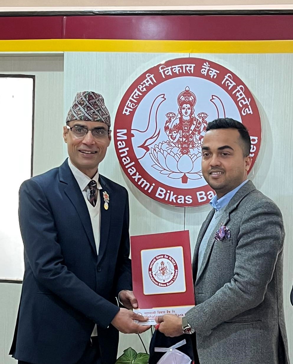 महालक्ष्मी विकास बैंकका ग्राहकहरुलाई ओम समाज डेन्टल हस्पिटलमा विशेष छुट