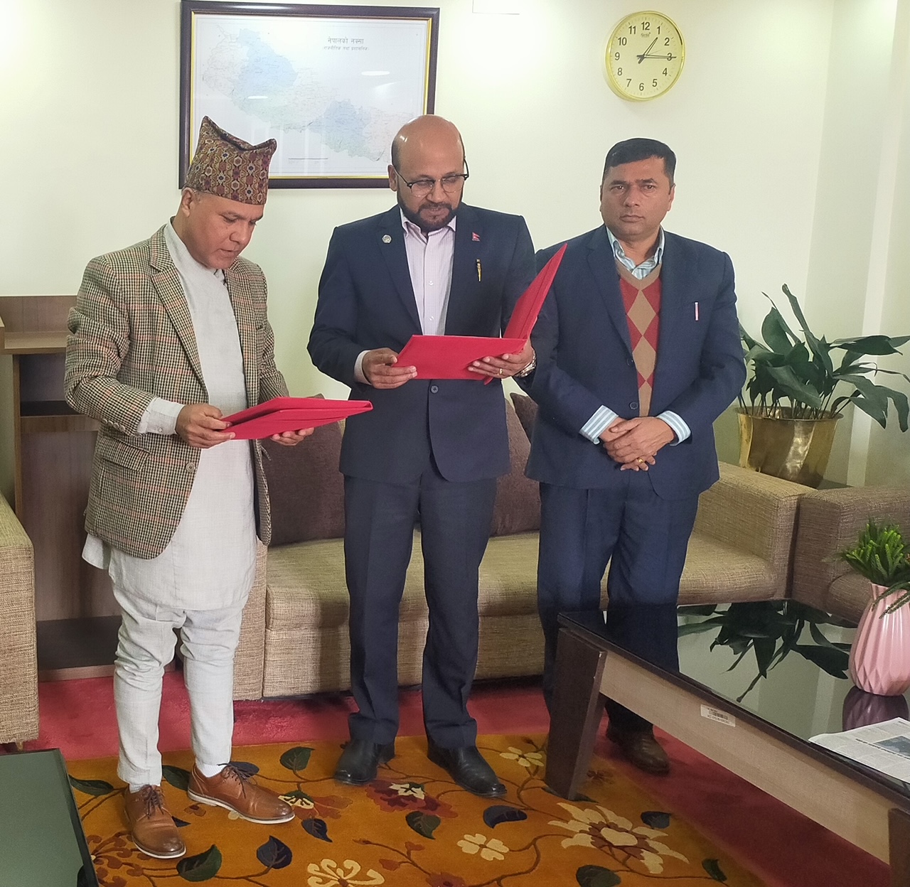 लुम्बिनी विकास बैंकका नवनियुक्त अध्यक्षद्वारा शपथ ग्रहण