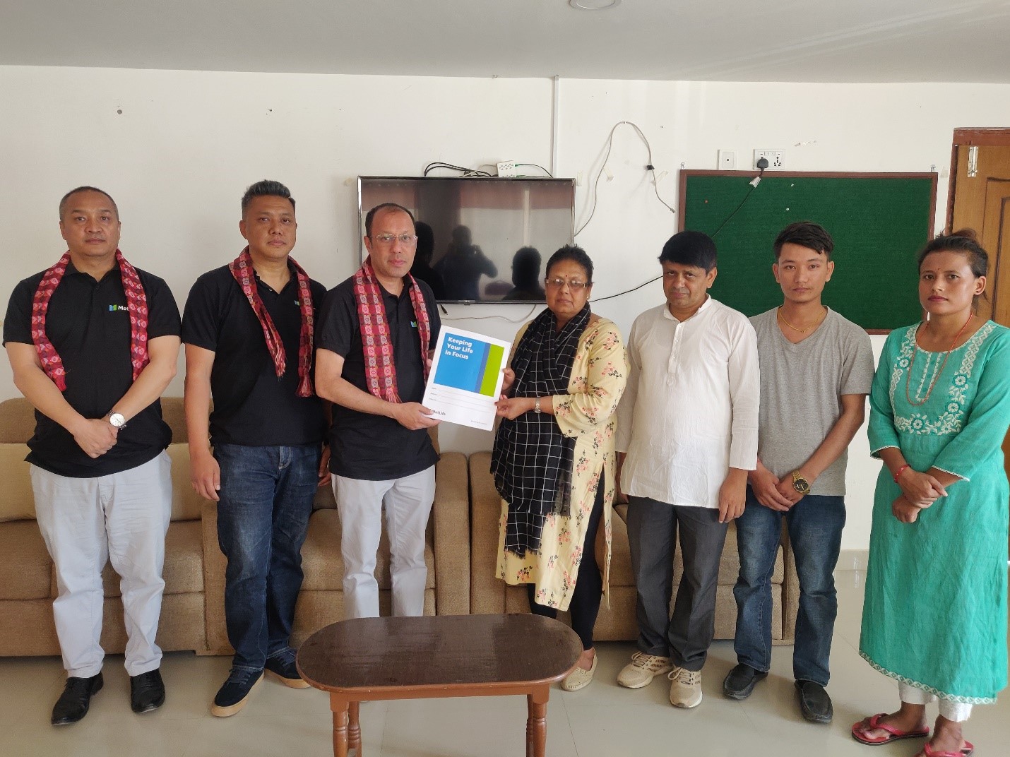 दाङमा शिक्षाद्वारा सशक्तिकरण कार्यक्रमका लागि मेटलाइफको सहयोग