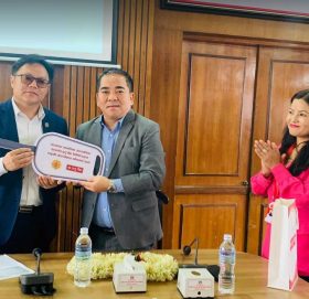 पशुपति विकास कोषलाई प्रभु बैंकले दियो हाइड्रोलिक गाडी