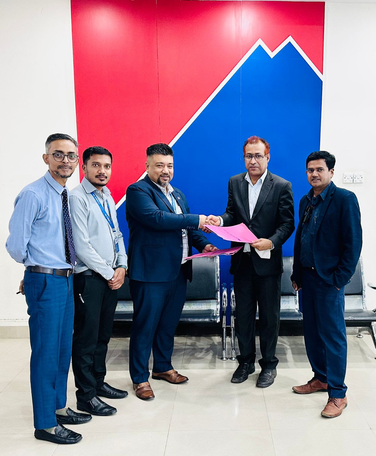 माछापुच्छ्रे बैंकले इकोबिट ब्राण्डका विद्युतीय स्कुटर किन्न ऋण दिने