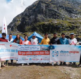 सोलुखुम्बुको दूधकुण्डमा नेपाल लाइफको निःशुल्क प्राथमिक स्वास्थ्य शिविर