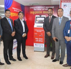 बैंकिङ्ग कारोबारमा ग्लोबलले ल्यायो नयाँ प्रविधि, एटीएमबाटै चेक र नगद खातामा जम्मा गर्न सकिने