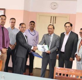 माछापुच्छ्रे बैंकका कर्मचारी र ग्राहकलाई ओम हस्पिटलमा विशेष छुट