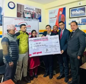 रिलायबल नेपाल लाइफ इन्स्योरेन्सद्वारा १ करोड १४ लाख रुपैयाँ मृत्यु दाबी भुक्तानी