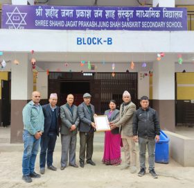 ज्योति विकास बैंकद्वारा गुणस्तरीय शिक्षामा टेवा पु¥याउन इन्टरेक्टिभ (स्मार्ट) बोर्डहरू प्रदान ।