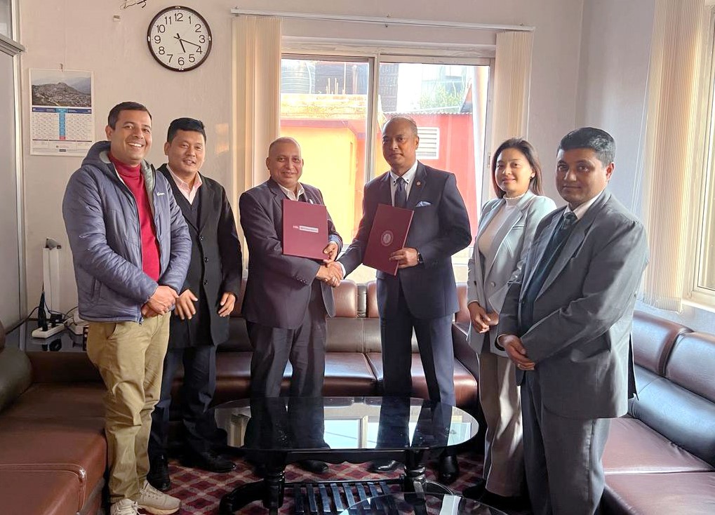 हिमालयन बैंकले शुक्रराज ट्रपिकल अस्पतालमा नगद संकलन काउन्टर