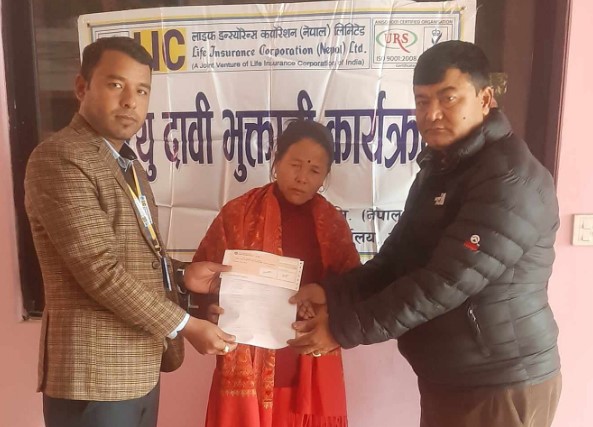 एलआईसी नेपालद्धारा बीमा दाबी भुक्तानी