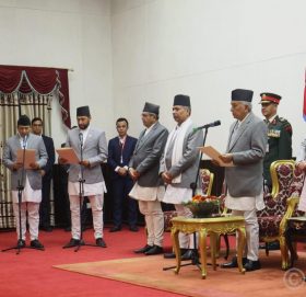 राष्ट्रपतिसमक्ष नवनियुक्त उपप्रधानमन्त्रीसहित मन्त्रीहरुको शपथ