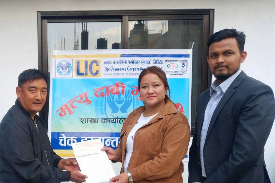 एलआइसीको चाबहिल शाखाले दियो २० लाख दाबी भुक्तानी
